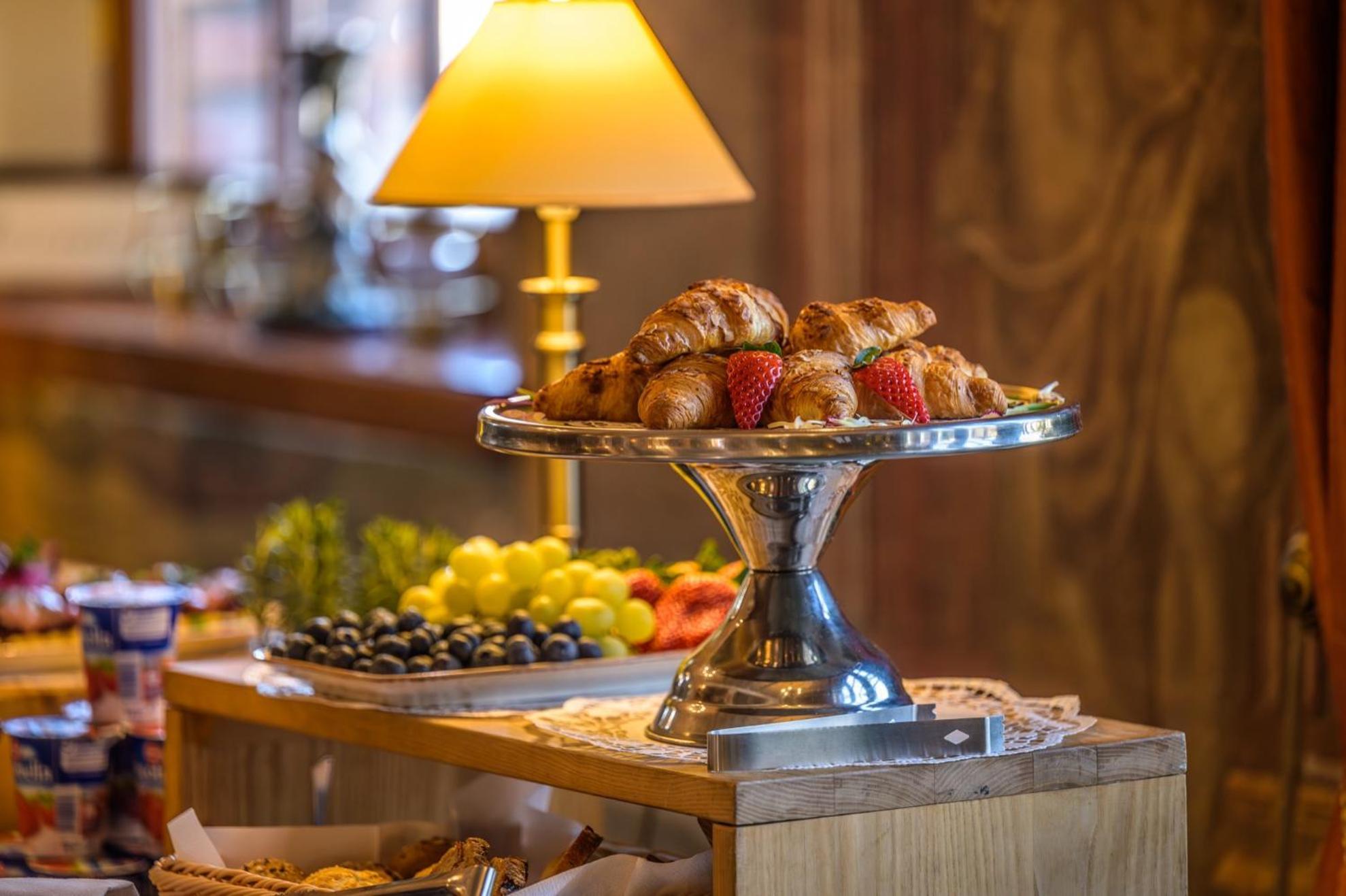 Zabi Dwor - Hotel - Restauracja - Spa Зелёна-Гура Экстерьер фото