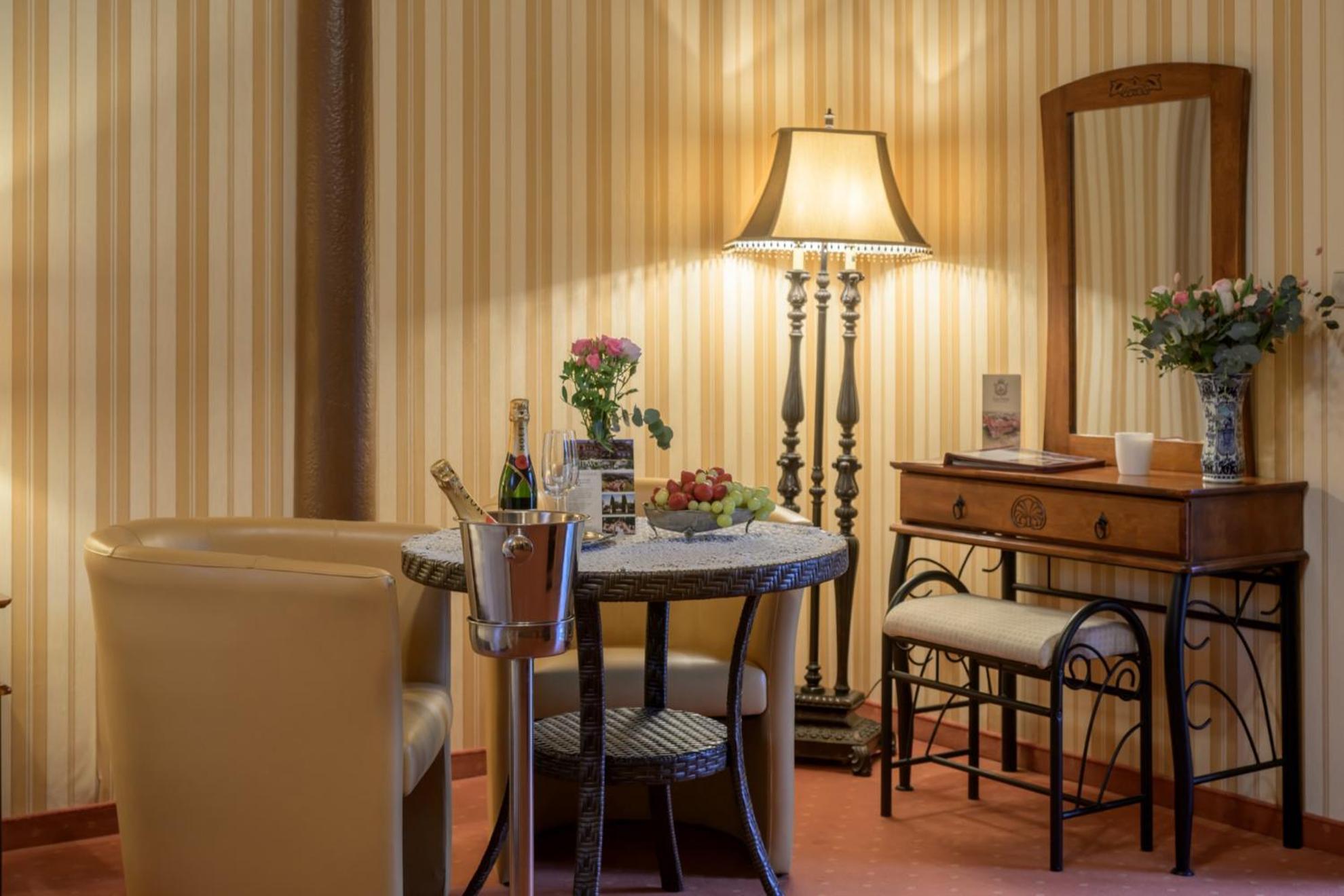 Zabi Dwor - Hotel - Restauracja - Spa Зелёна-Гура Экстерьер фото
